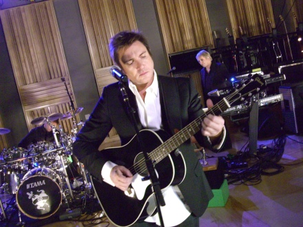 Simon LeBon of Duran Duran with Gibson J-45 Simon LeBon of Duran Duran with Gibson J-45